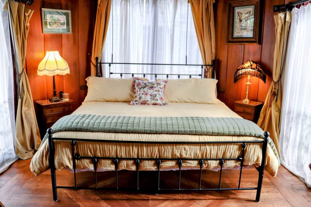 Downstairs bedroom with king bed, near living room and half bath, with views of Broad St & backyard