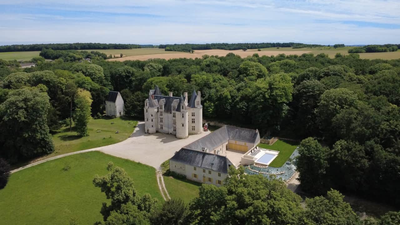 Vue aérienne du domaine des Brétignolles - près de Chinon