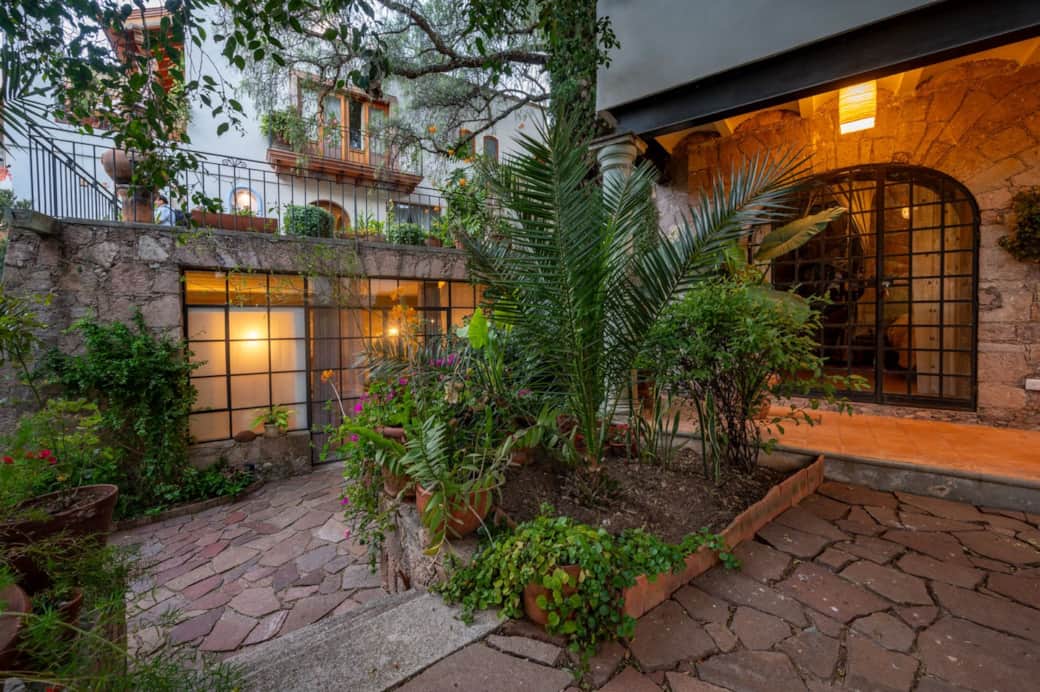 el Jardin Outside