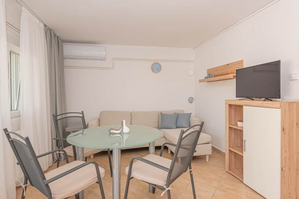 Dazlina Resort_Apartment SILVER Living Room v5