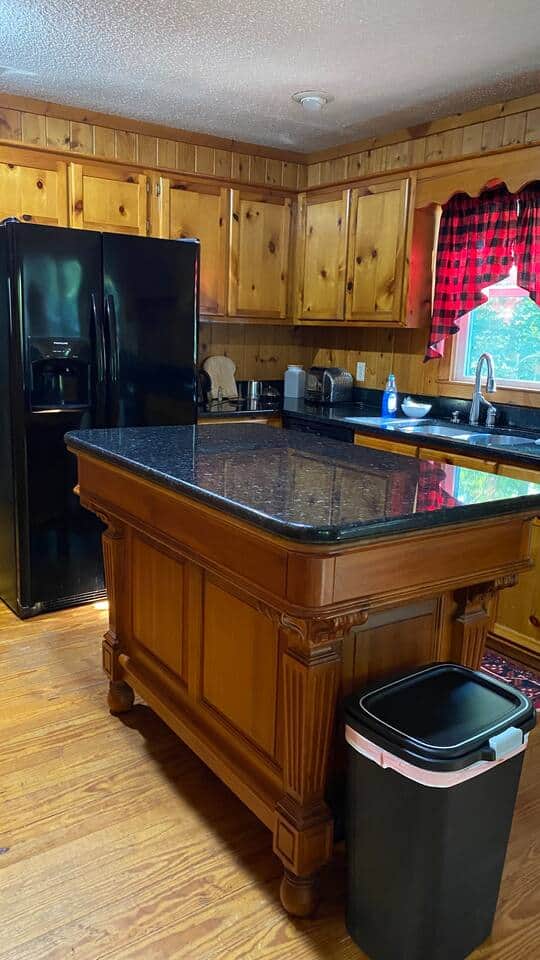 Kitchen with Island 