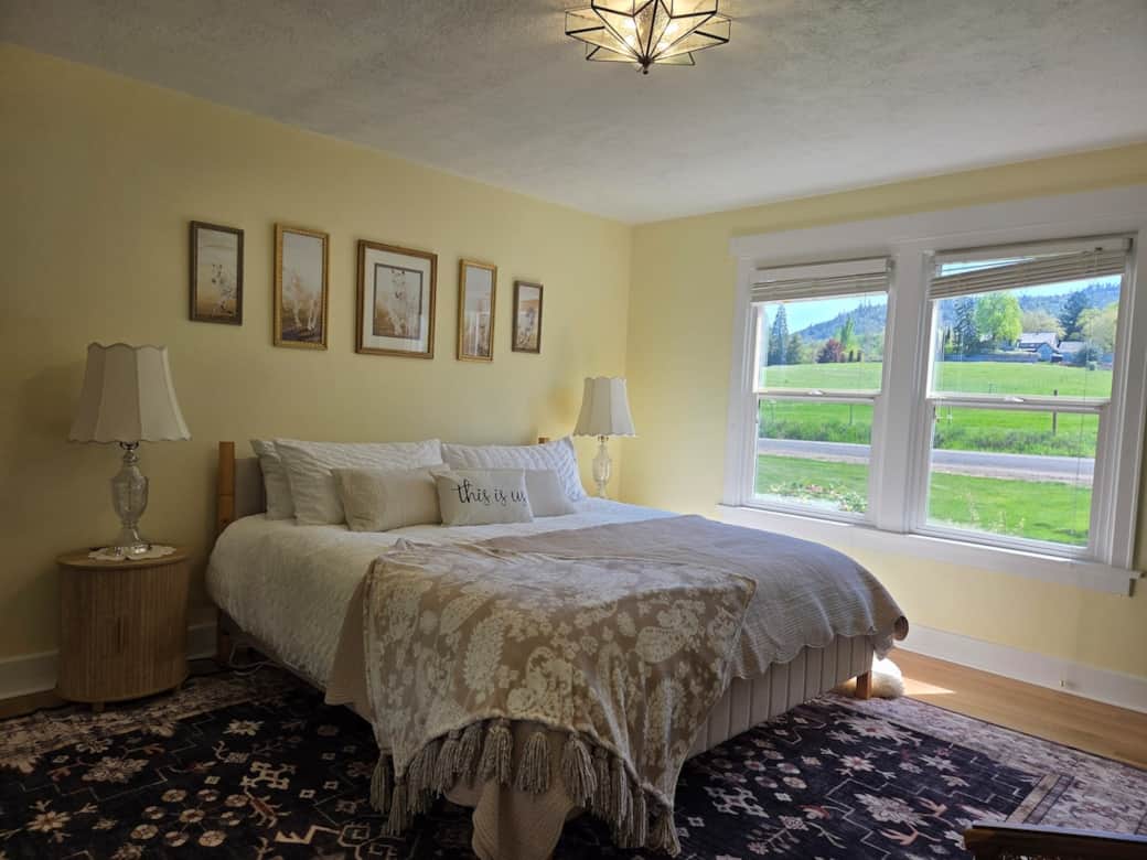 Master room king bed