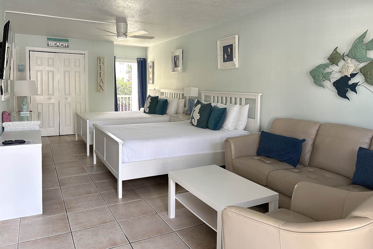 #24 - Two queen beds. Clean linens, bath and beach towels upon guest arrival.