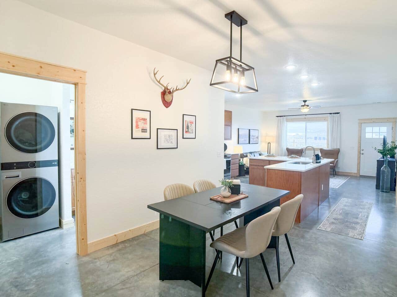 Piñon Home living room Smart TV