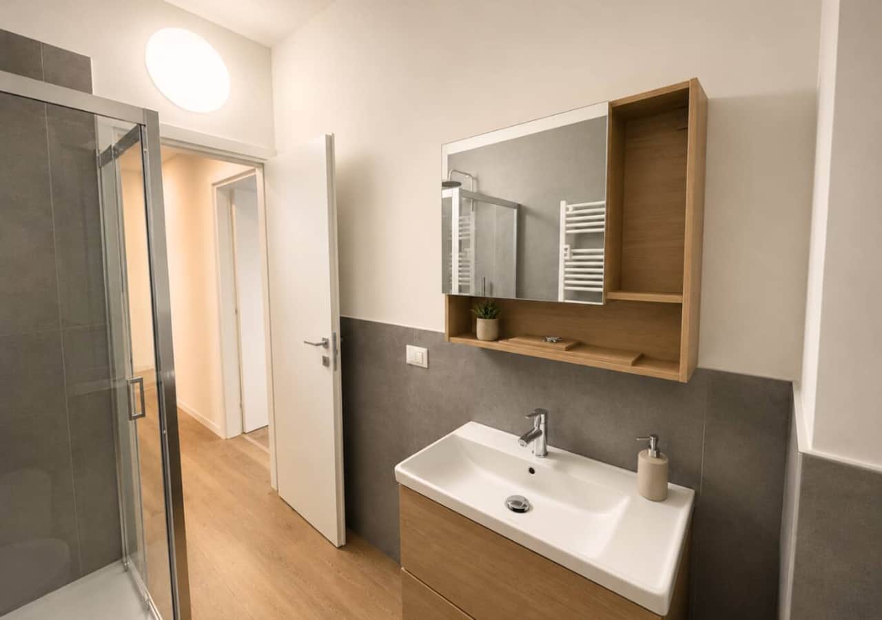 Bagno completo dotato di ogni comfort