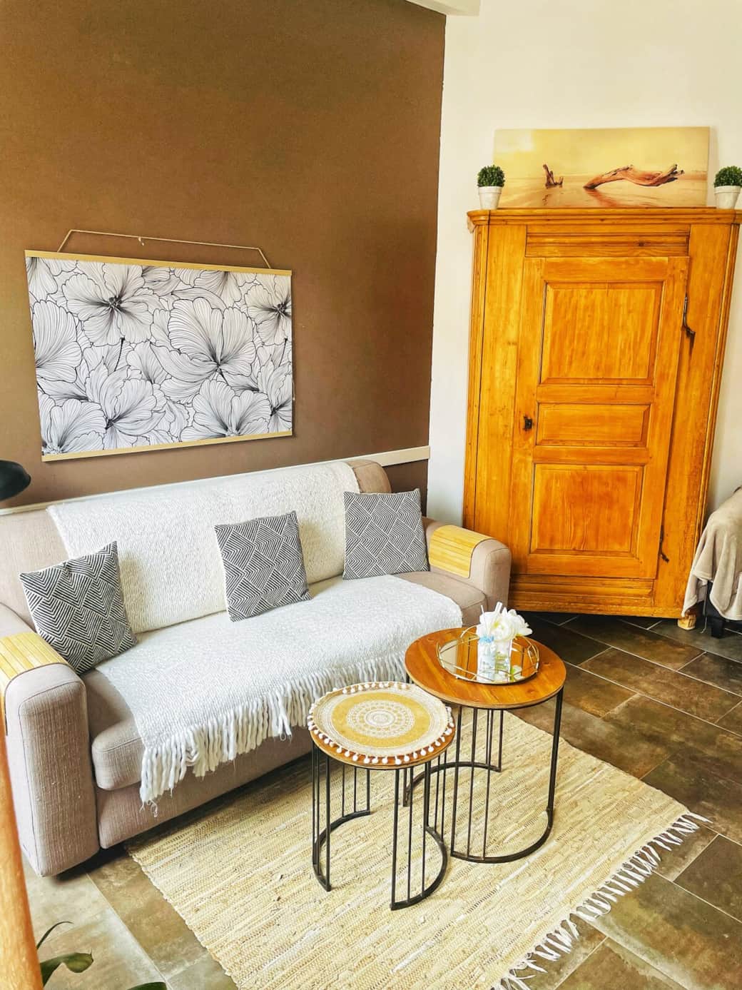 Living room & couch Living room & couch