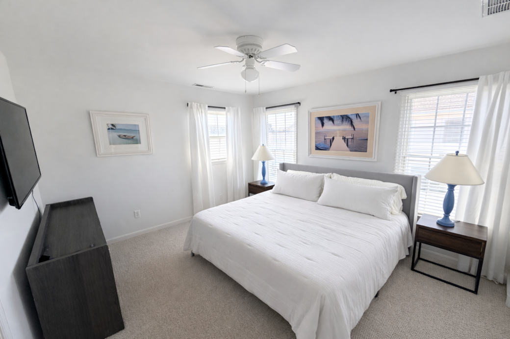 Primary Bedroom (King)