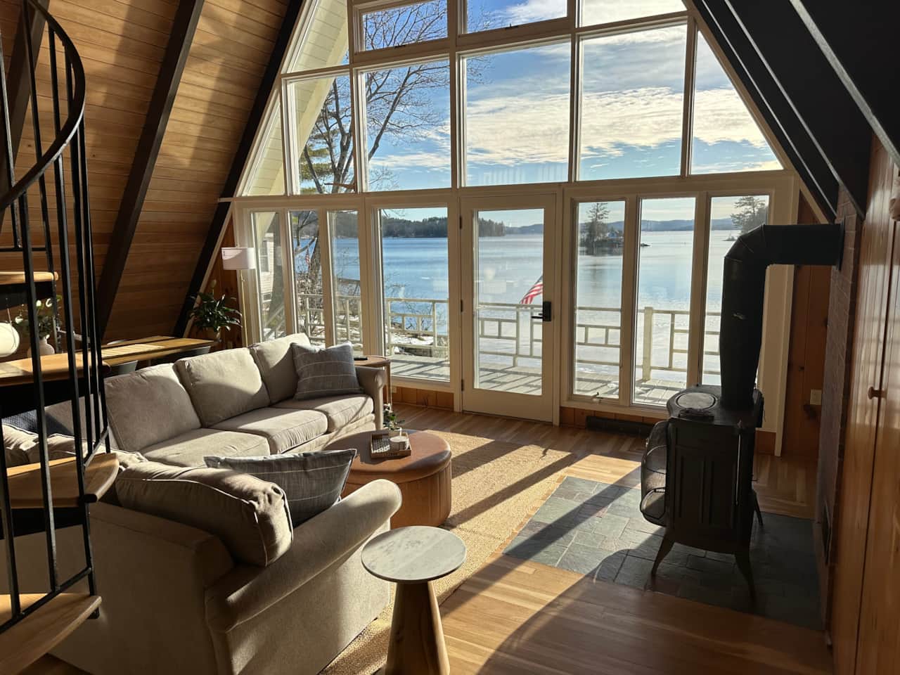 Lake House living room 07