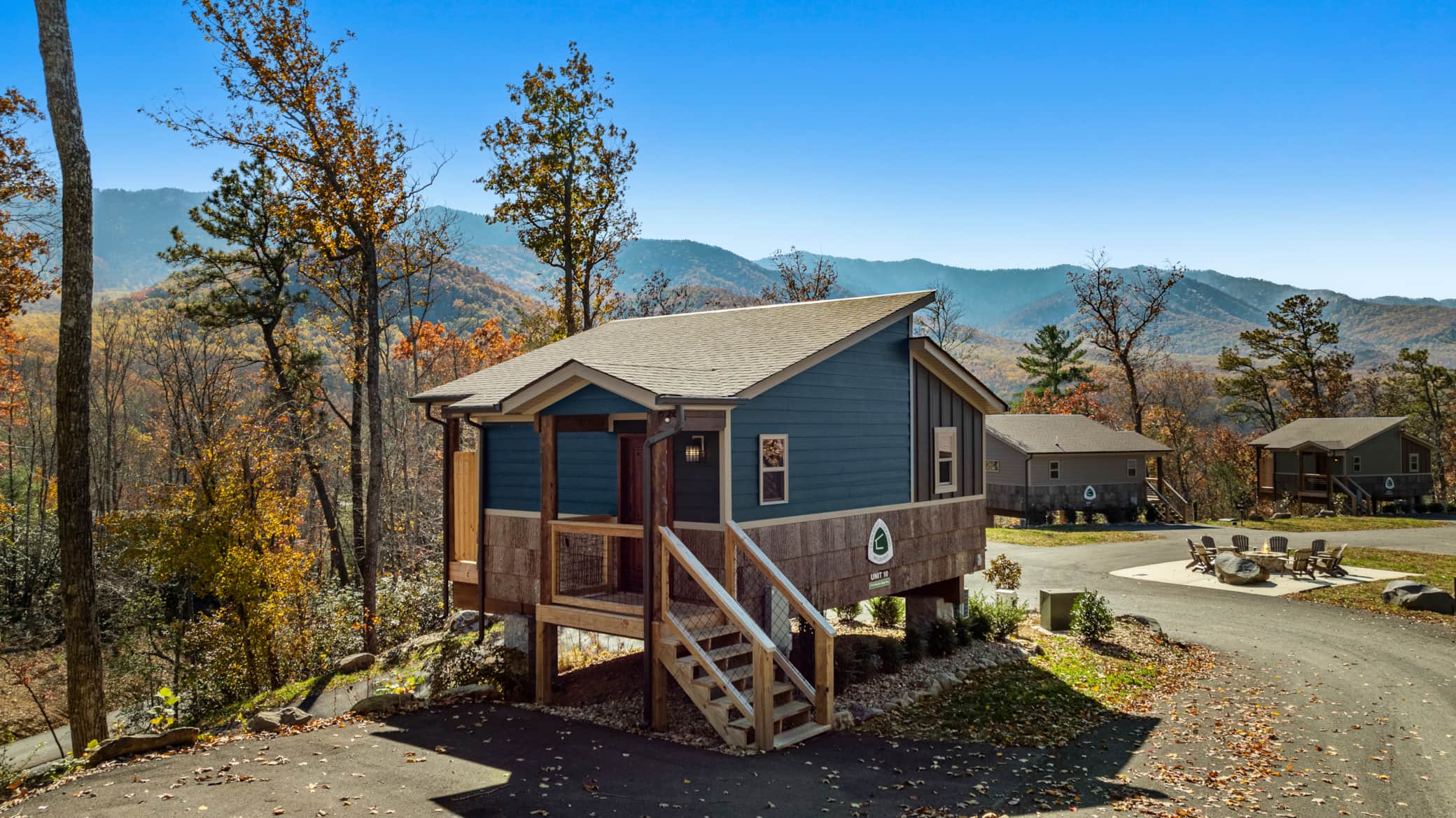 King Cabin 10 | Full Kitchen + Private Hot Tub — Cosby — vacation rental