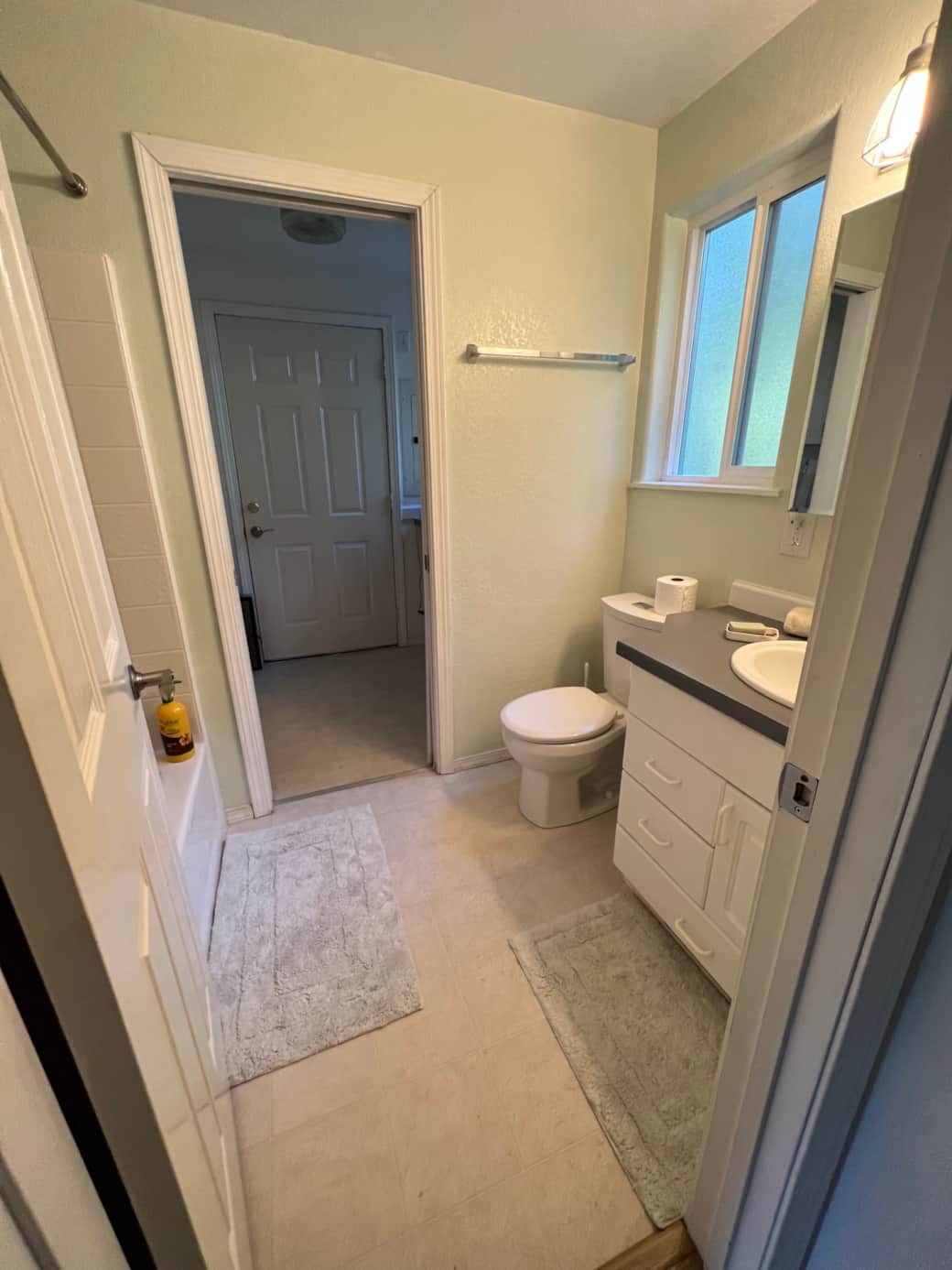 Second bath with tub and shower Second bath with tub and shower