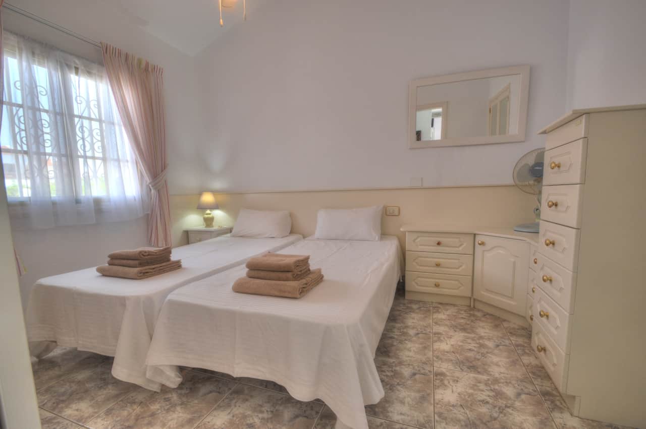 Bedroom with two single beds
