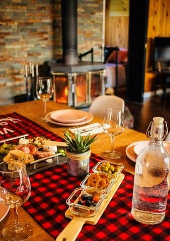 Gastronomie entre amis. Chalet Zenitude 2, St-André-Avellin, Lac Simonet