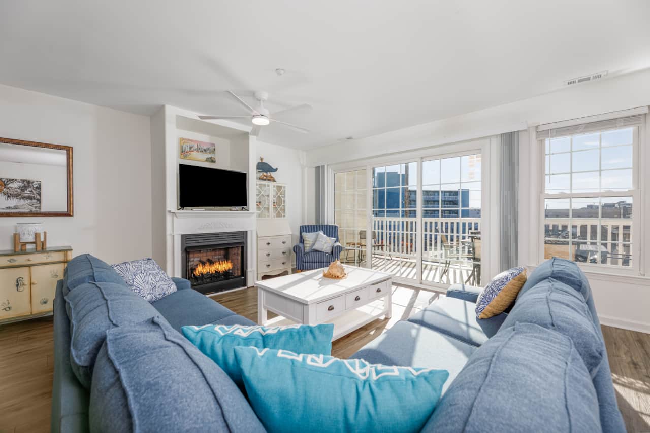 Imagine relaxing in this beautiful living room after a day on the boardwalk!