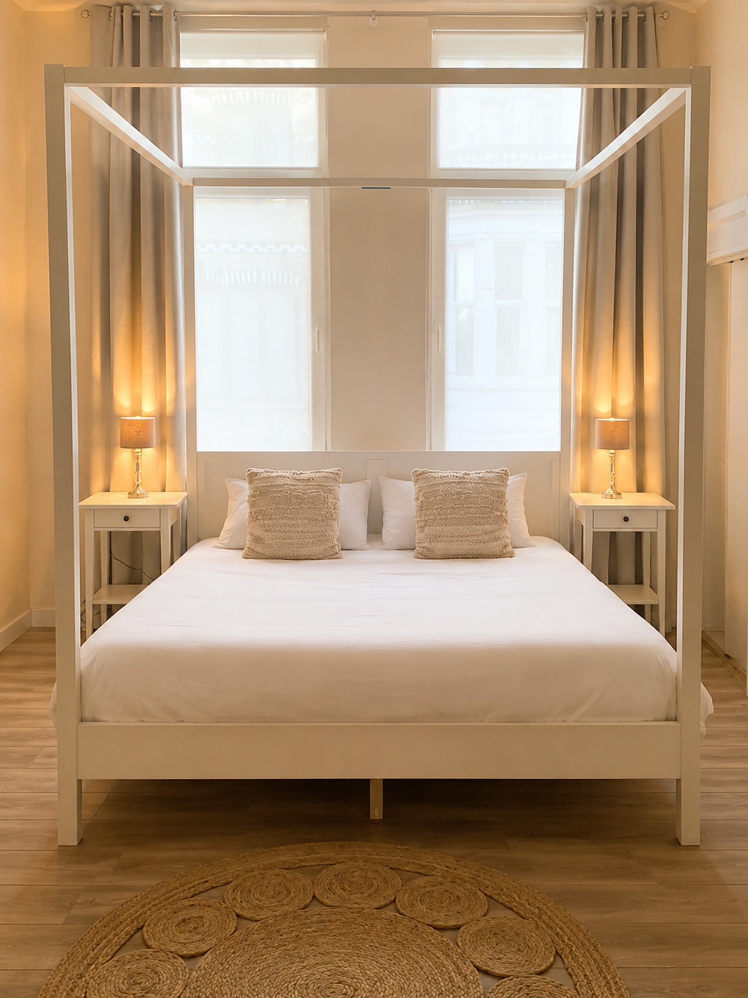 🛏️Slaapkamer 2: Ontdek onze ruime kamer met een comfortabel hemelbed voor 2 personen
