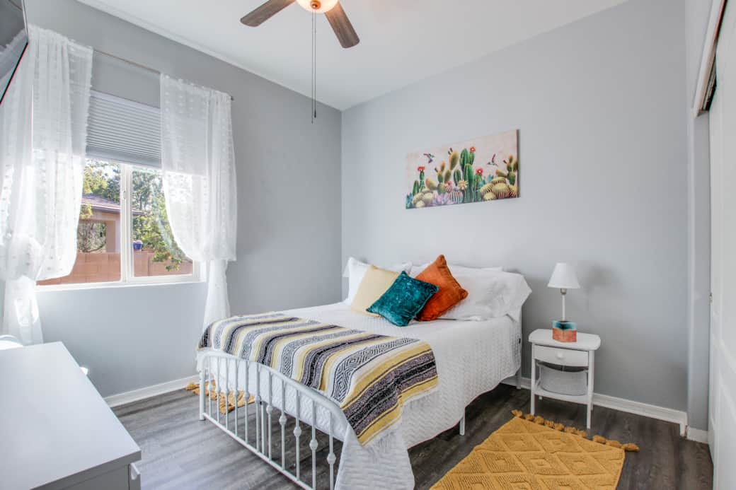 Bedroom 2, queen bed