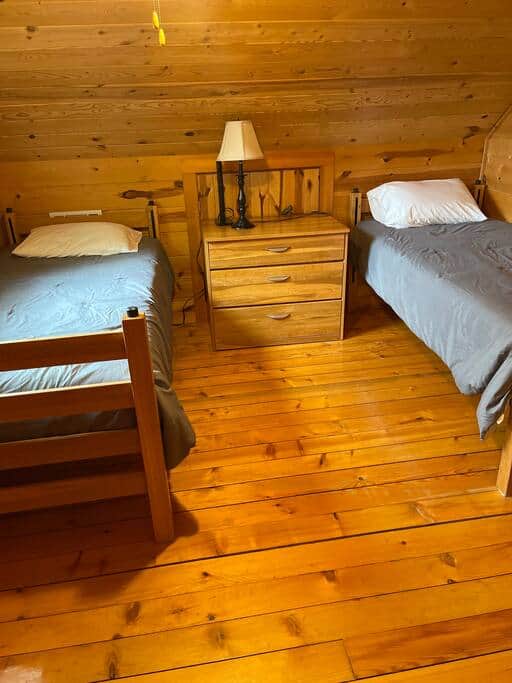 Room 2, with 2 twin beds
