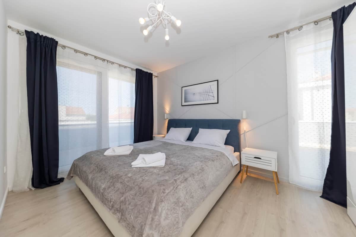 King-size bedroom at Alba Family Home