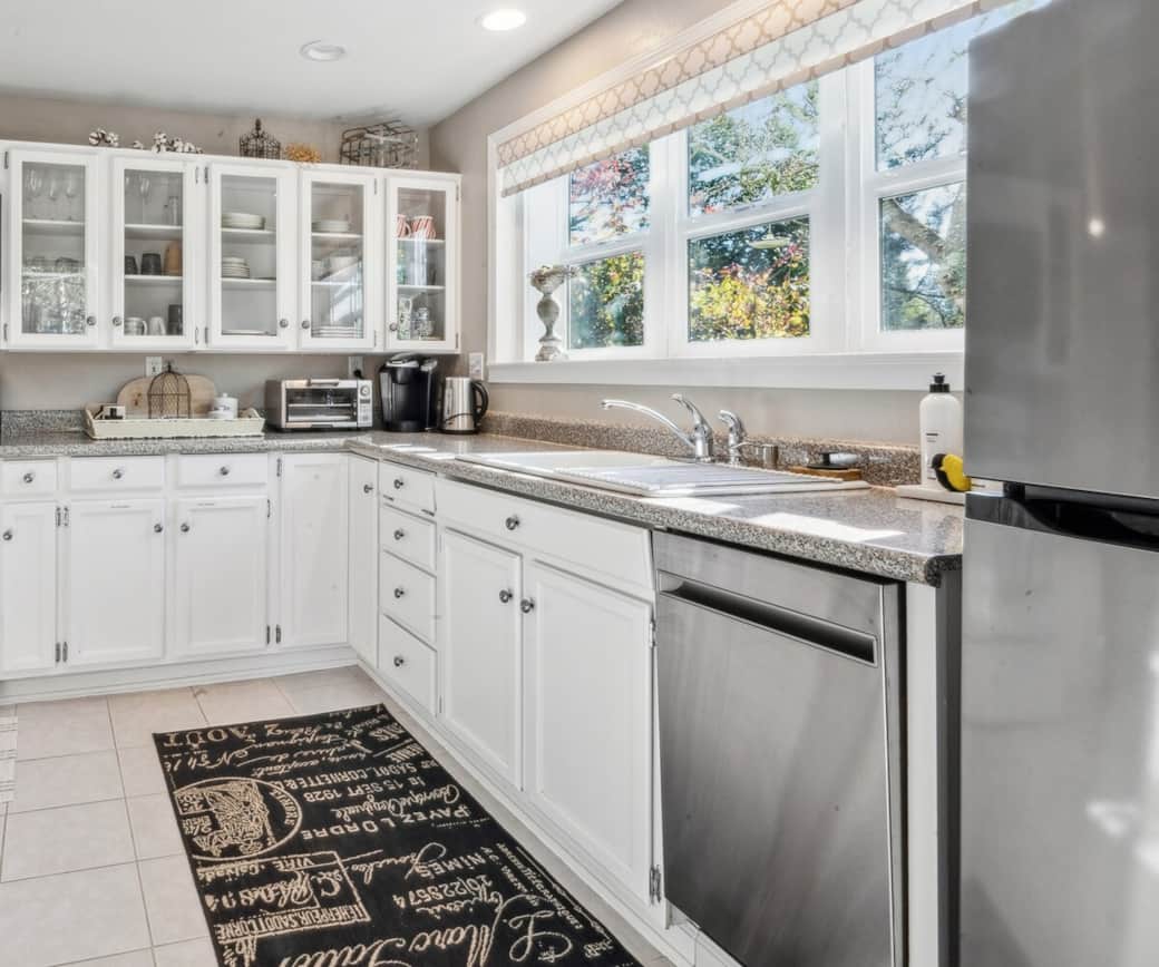 Full kitchen, well-stocked with everything you need.