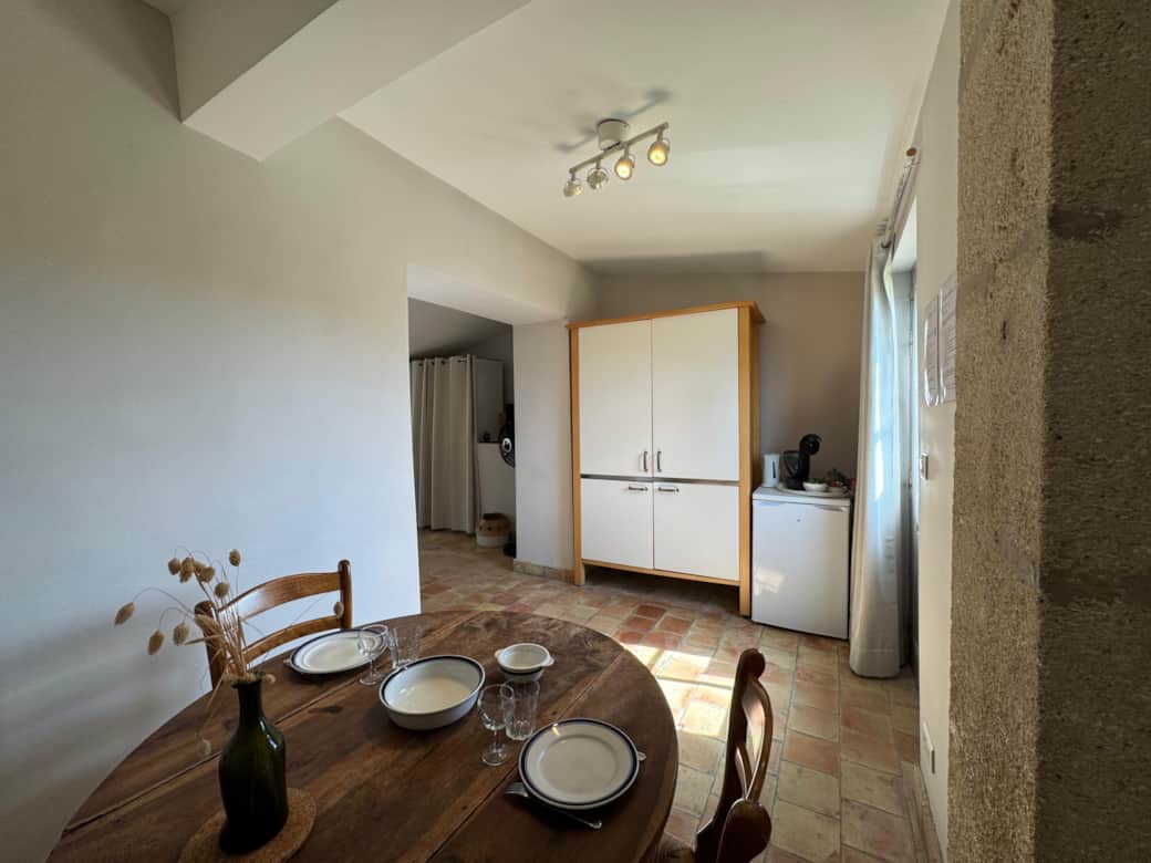 dining area, kitchen, entrance, coffee machine, kettle