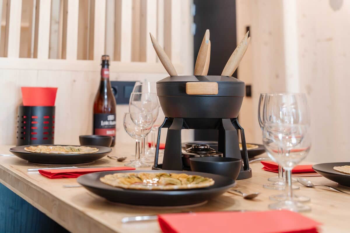 Repas pour 5 personnes, appareil à fondue