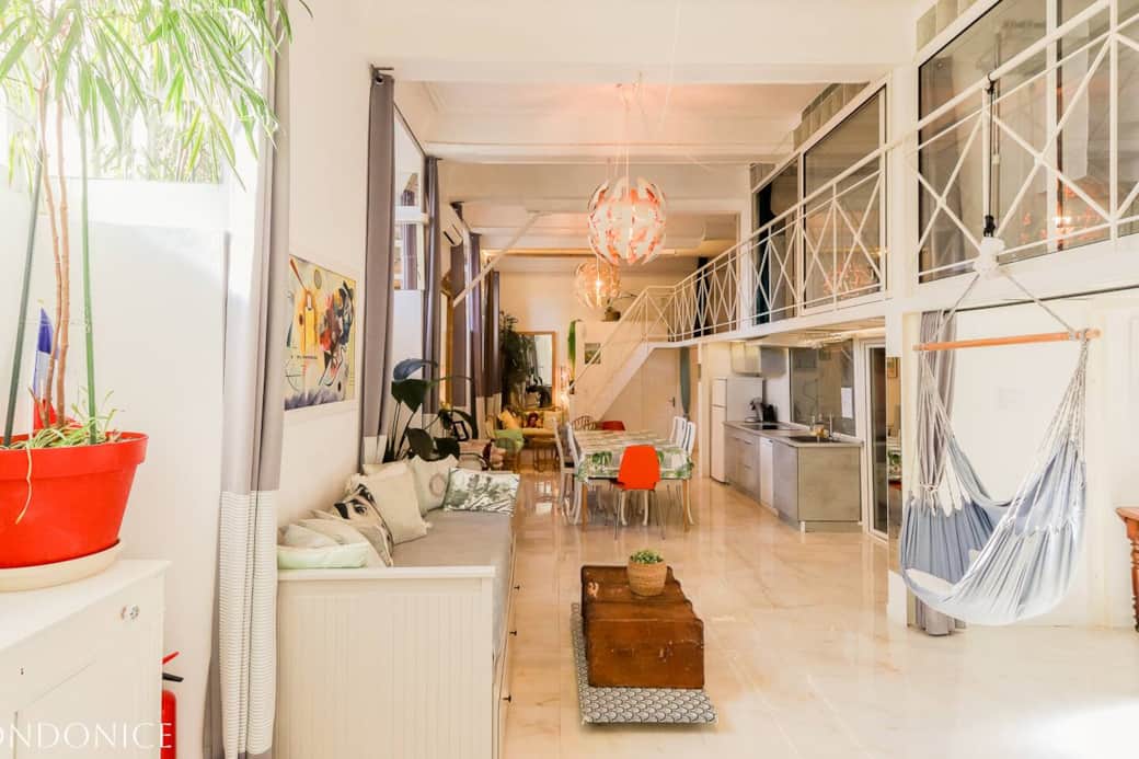 Deuxième salon cathédrale , 4 mètres  de hauteur de plafond. 