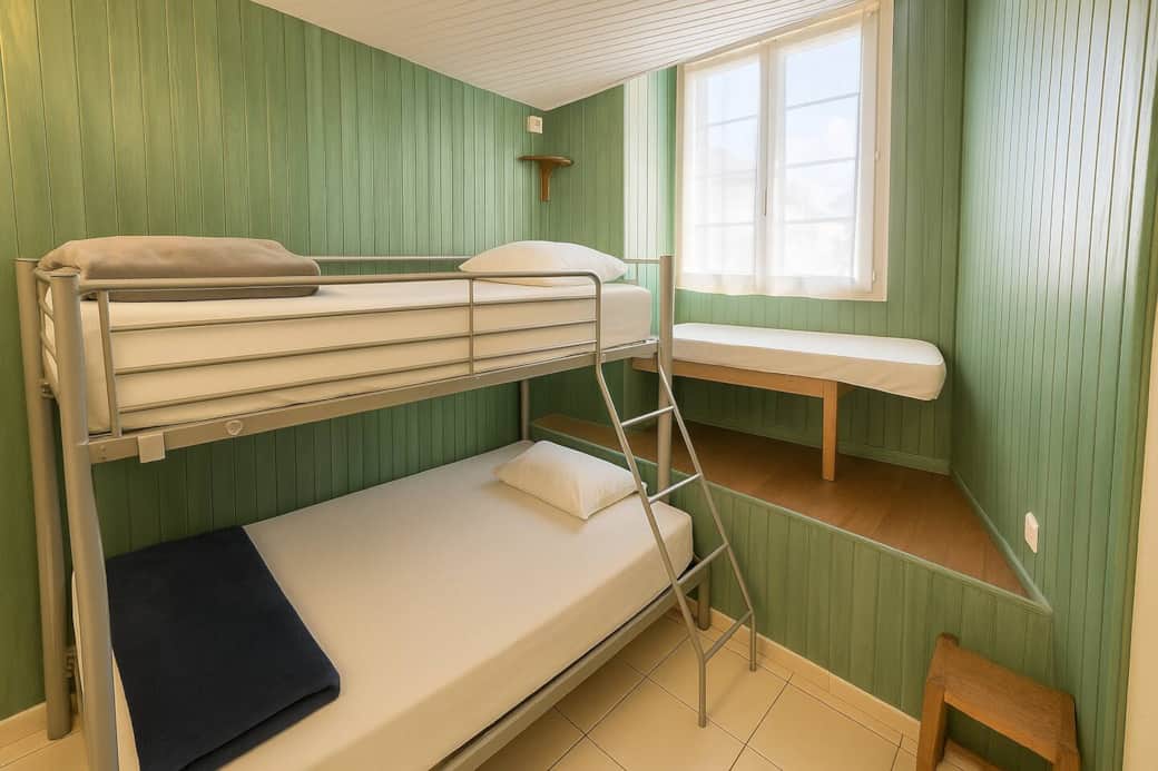 Chambre cabine avec lits superposés, idéale pour famille