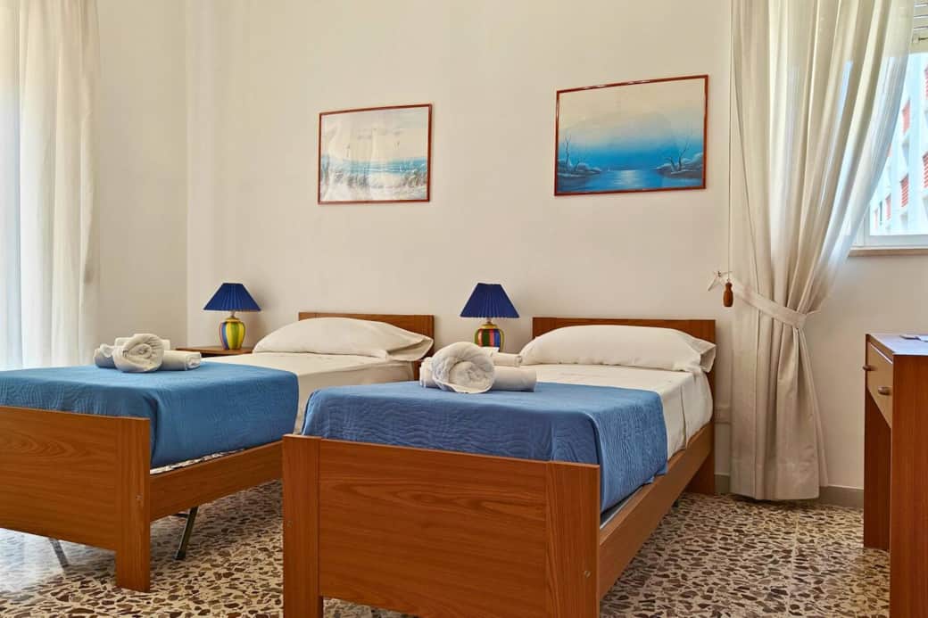 Perfetta per coppie o famiglie, offre comfort moderno in un appartamento storico con parcheggio privato.