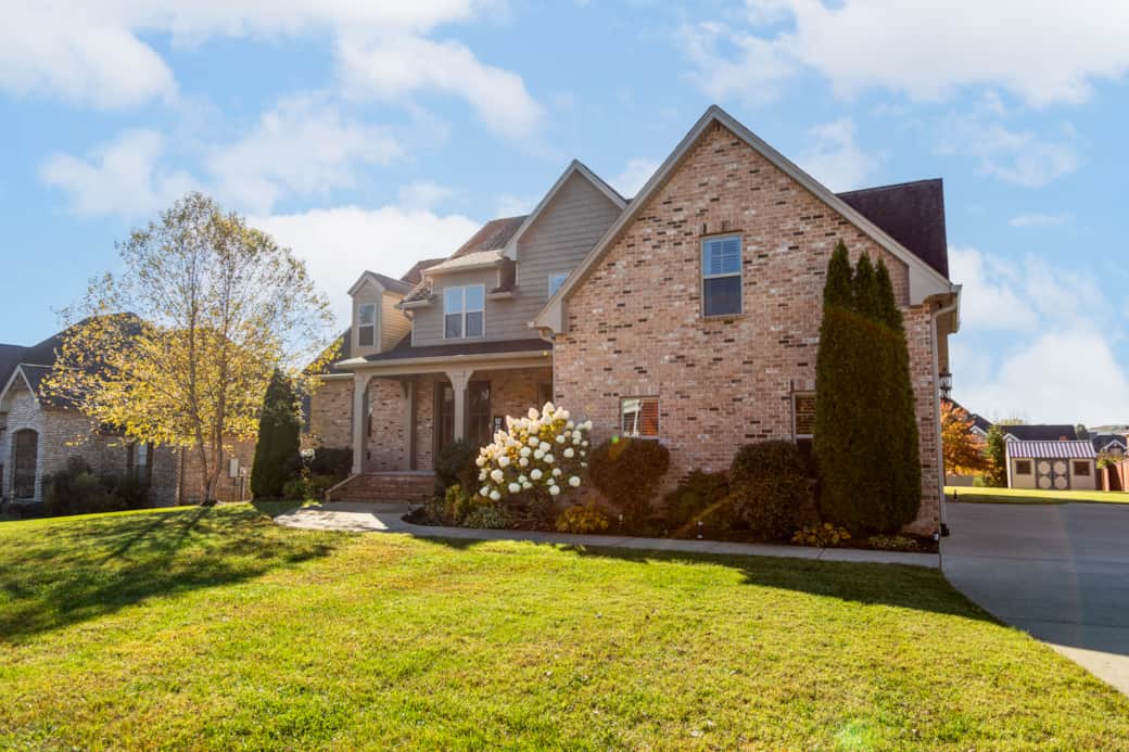 Long driveway so plenty of room to park Long driveway so plenty of room to park
