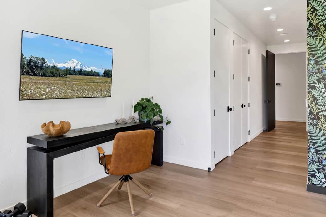 Primary bedroom ensuite