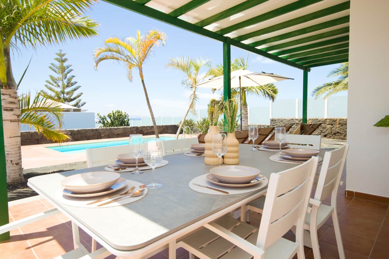 Exterior de Villa Costa Papagayo 19 con jardín privado y piscina en Lanzarote