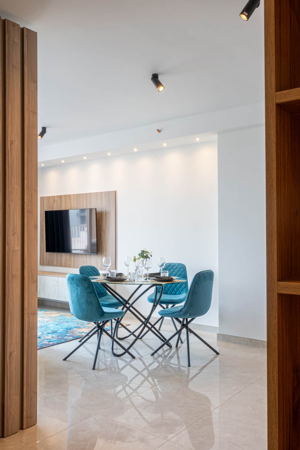 Cozy dining for 4