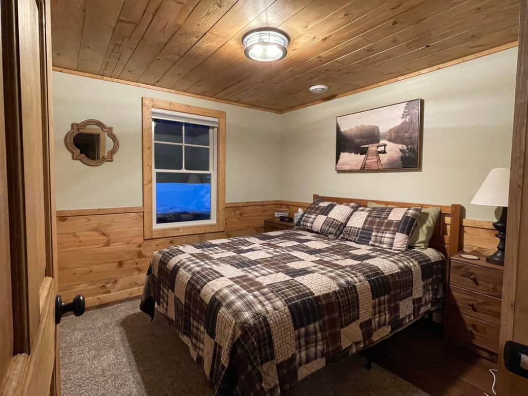 Bedroom 4-  1 Queen Beds