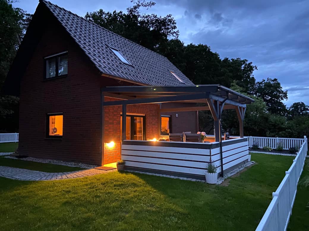 Die Terrasse mit Seeblick. Morgens Frühstück und abends mit einen glas Wein.