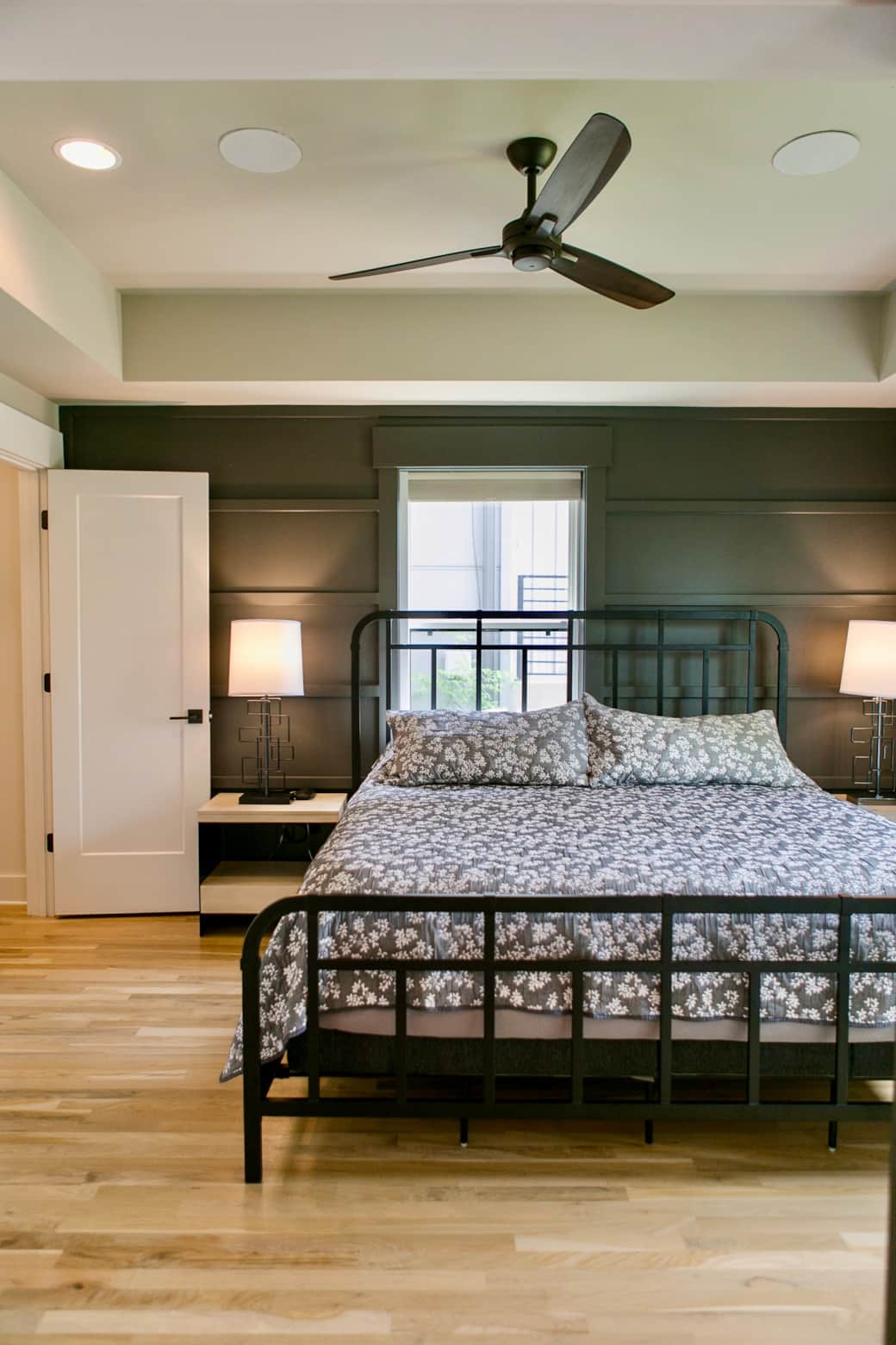 Bedroom 1: King Bed