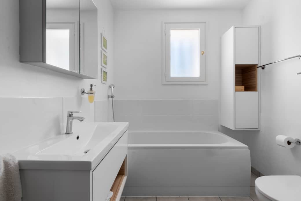 Bathroom - bath, large shower, sink & WC