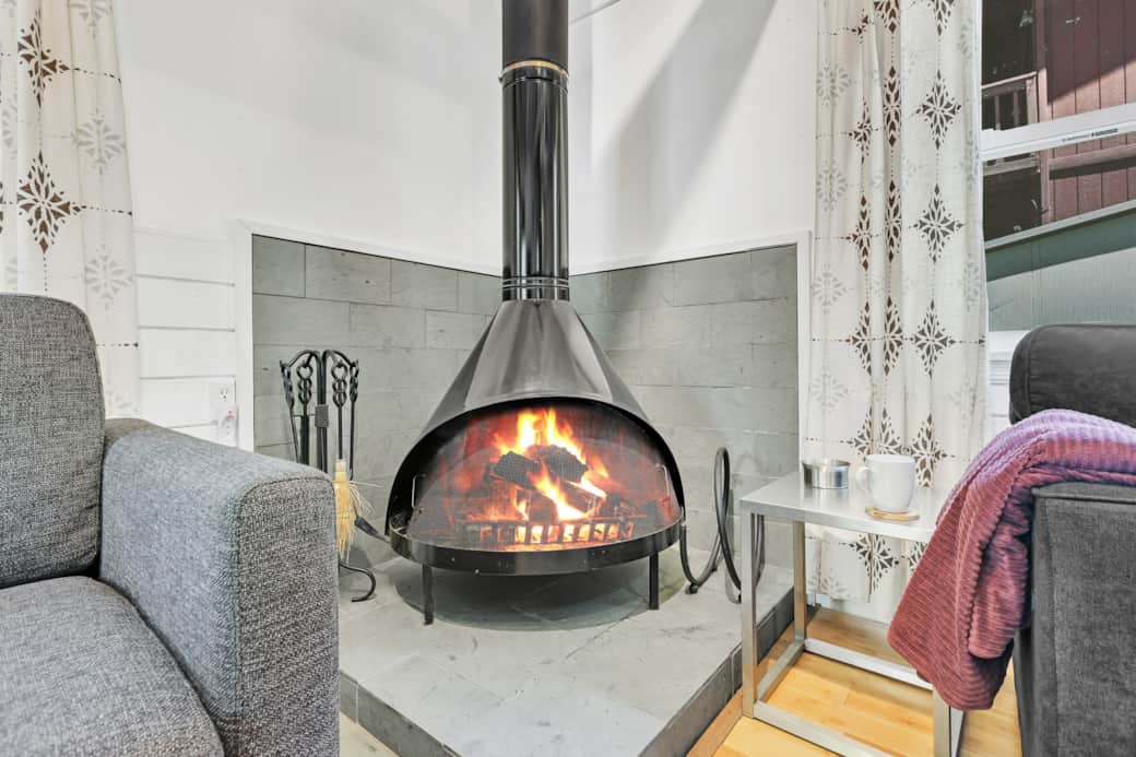 Enjoy the charm of our open living room, perfect for relaxing and entertaining with great lighting. Enjoy the charm of our open living room, perfect for relaxing and entertaining with great lighting.