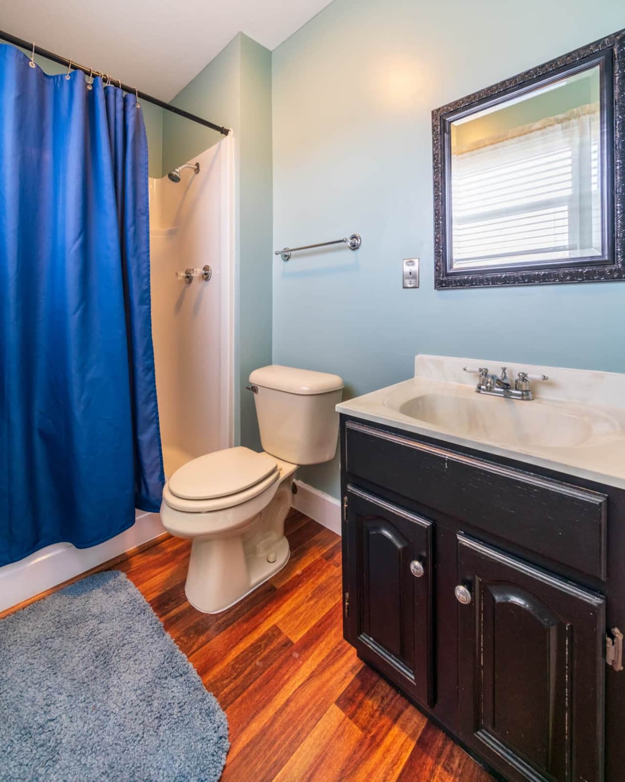 Suite 14 (Queen Bed & Twin Bunks)