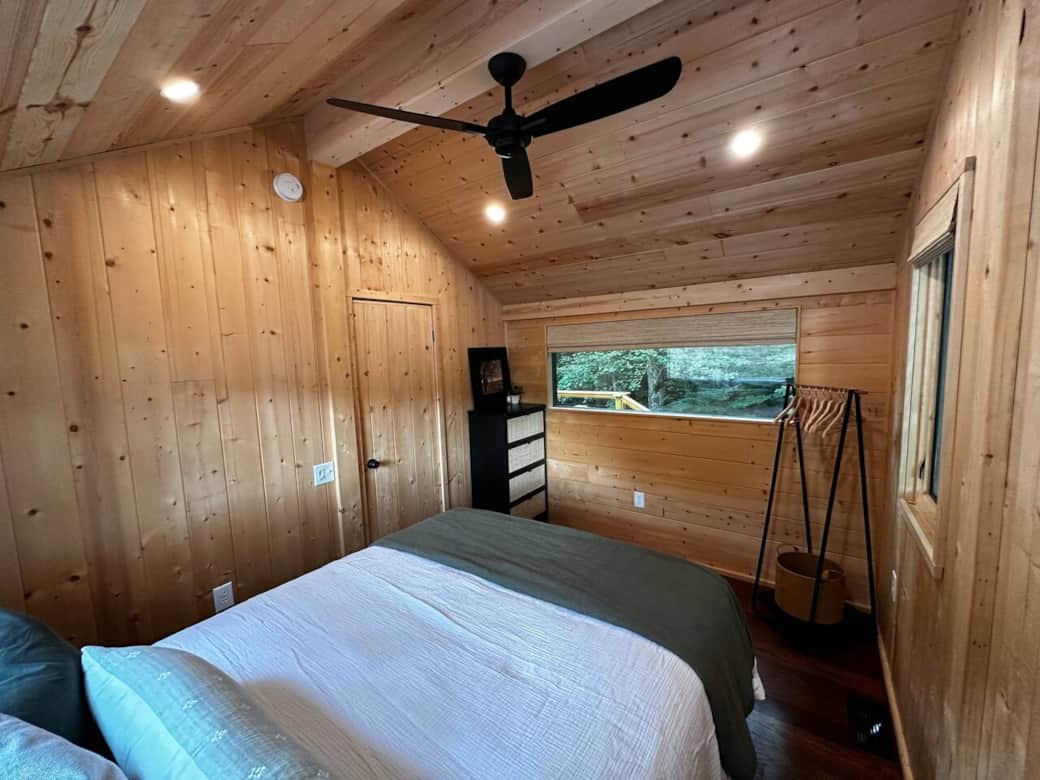 Designed for deep rest: quality linens, soft textures, and minimalist style. Designed for deep rest: quality linens, soft textures, and minimalist style.