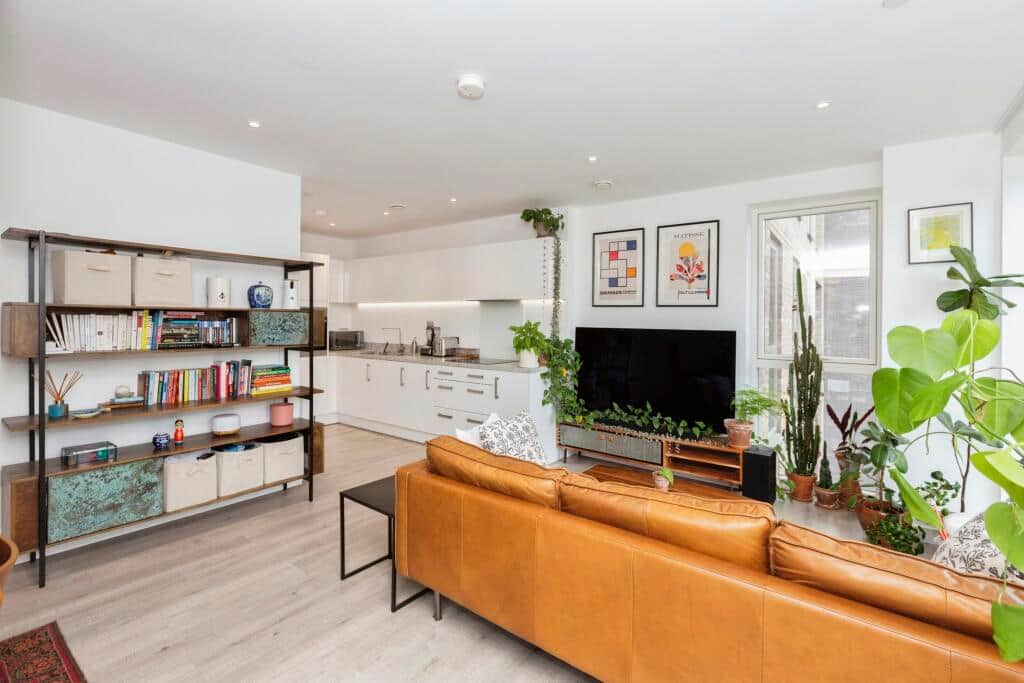 Modern 1-bed Riverside Apartment
