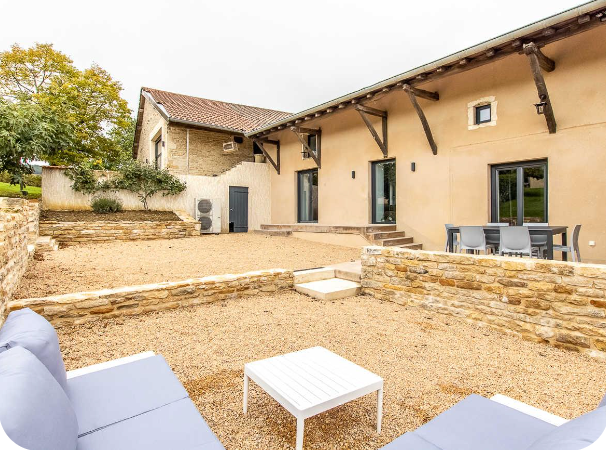 Extérieur gite les Sarmentelles Peronne Sud Bourgogne