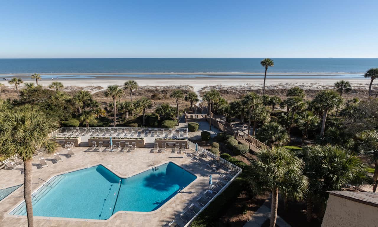Veiw from balcony of pool and ocean