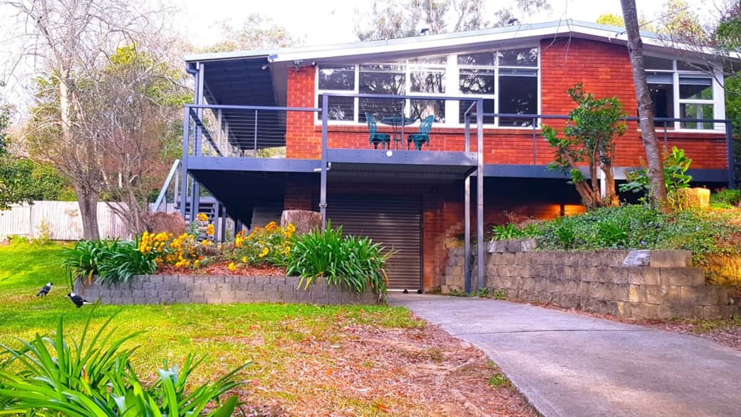 So much space for the kids to play! Beutiful front gardens as viewed from the street side. So much space for the kids to play! Beutiful front gardens as viewed from the street side.