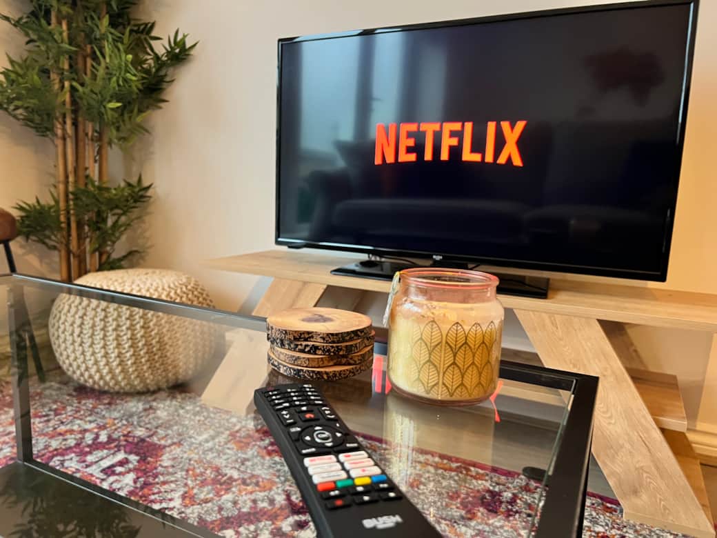 Lounge: Unwind with a Netflix binge on the sleek 40" TV and stylish decor.