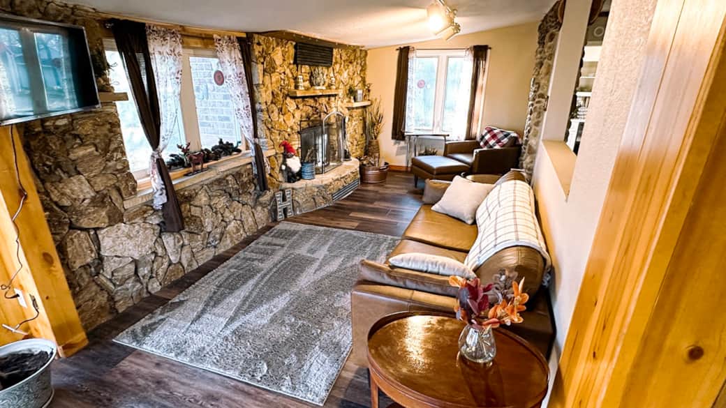 Sleepy Hollow Cabin Living Room2