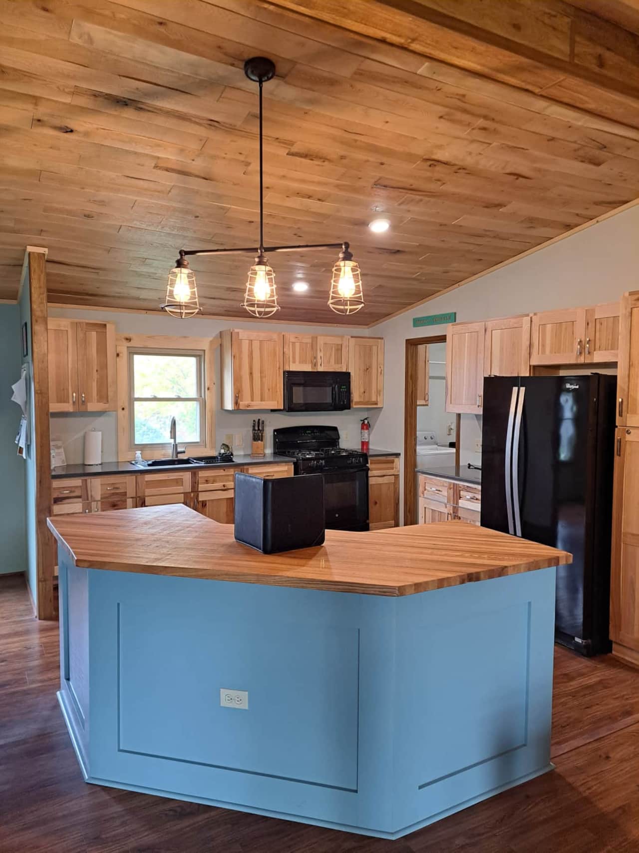 Full kitchen with cookware and dishes available