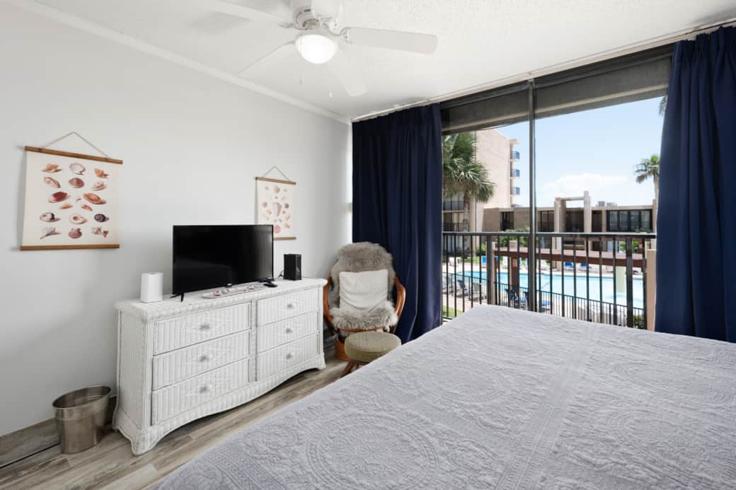 Room with pool view? Yes, please! King size bed and flat screen TV are icing on the cake Room with pool view? Yes, please! King size bed and flat screen TV are icing on the cake