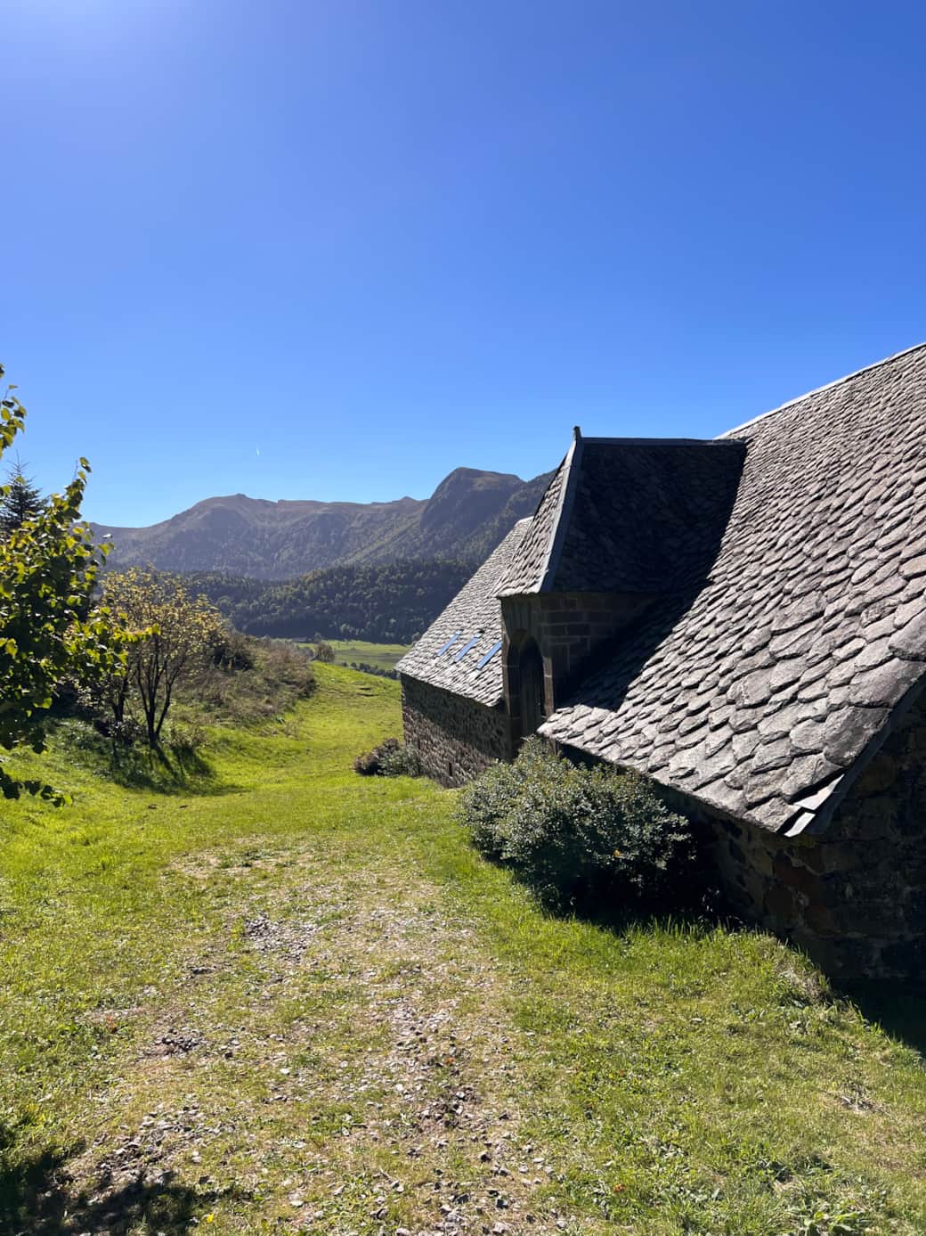 Vue sur la Grange Mary, Facade Nord, gîte groupe Vue sur la Grange Mary, Facade Nord, gîte groupe