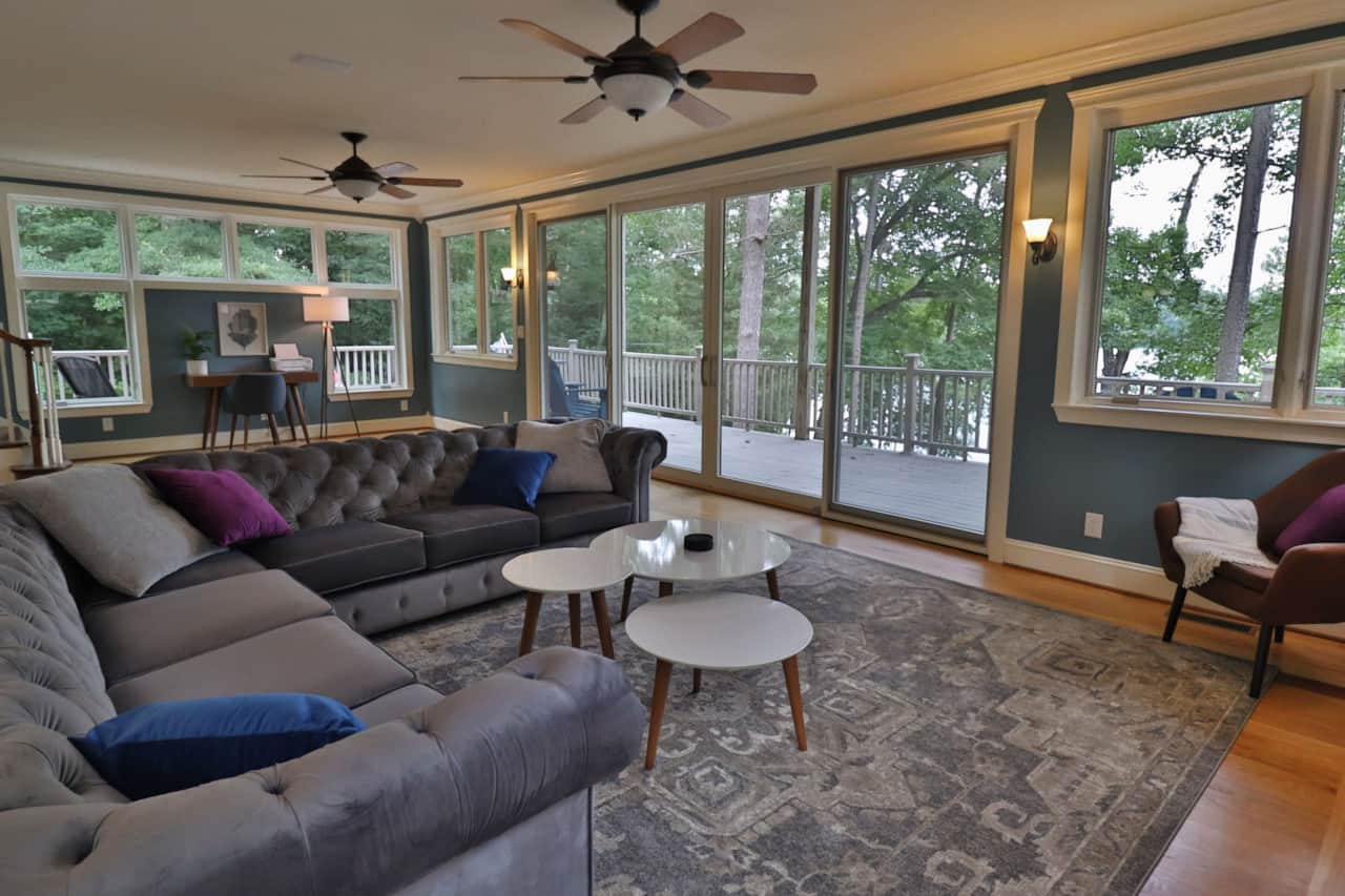 Lakefront Gem - Hartwell GA -  Living Room