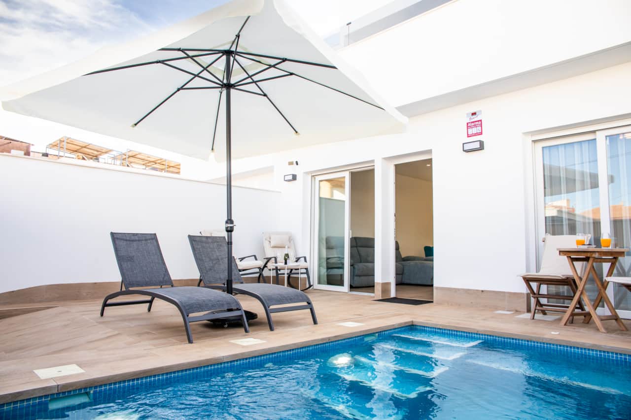 Front terrace private pool