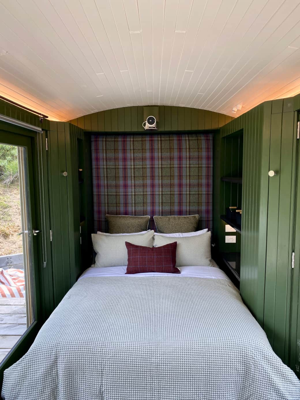 Full view of bed 